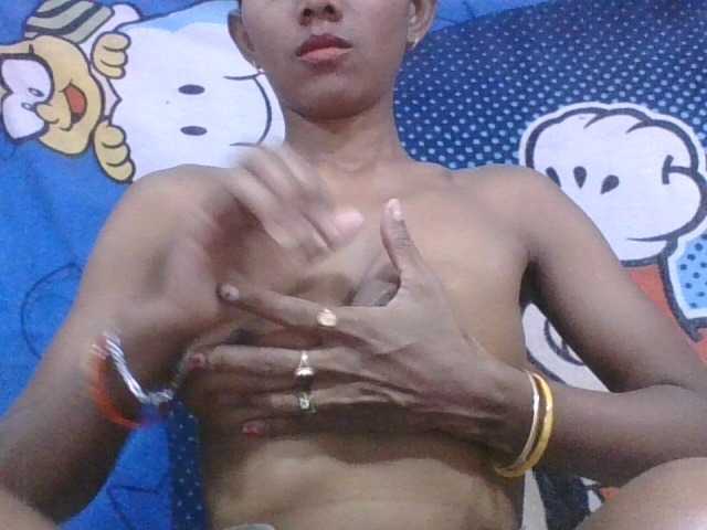 Lyah7a live cam on BongaCams