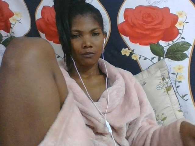 Lyah7a live cam on BongaCams