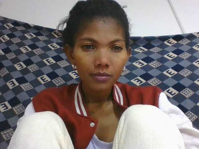 Lyah7a live cam on BongaCams