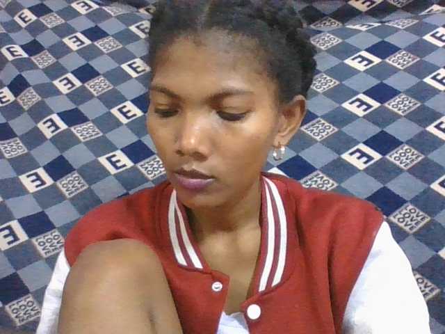 Lyah7a — live female cam