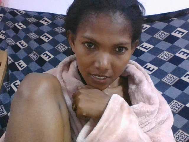 Lyah7a live cam on BongaCams
