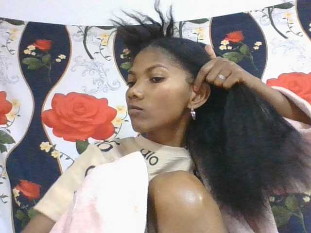 Lyah7a live cam on BongaCams