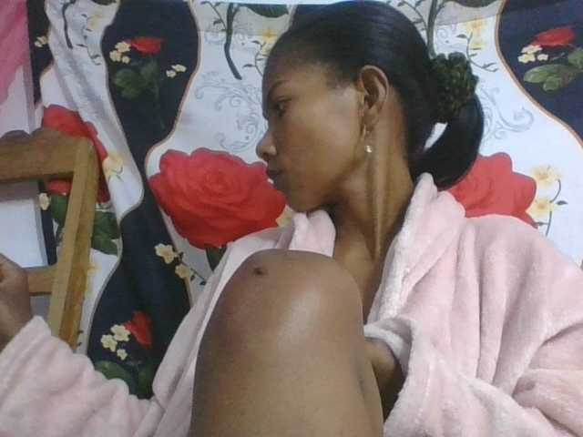 Lyah7a live cam on BongaCams