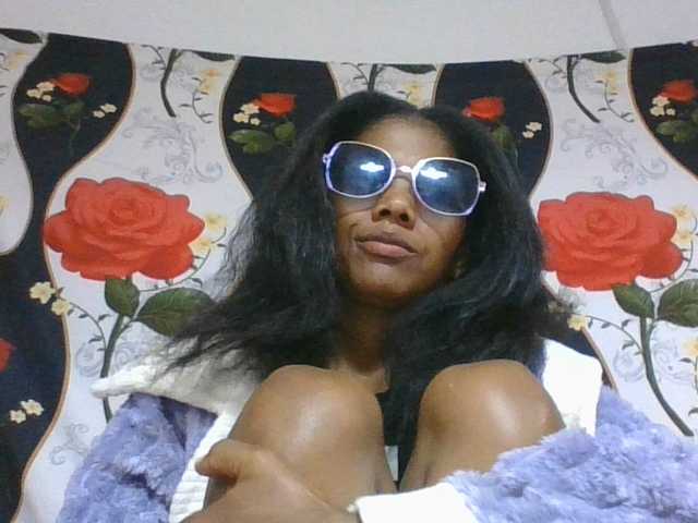 Lyah7a live cam on BongaCams