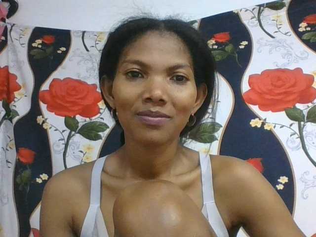 Lyah7a live cam on BongaCams