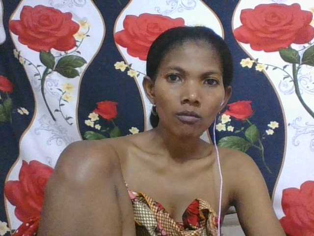 Lyah7a live cam on BongaCams