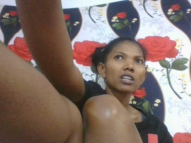 Lyah7a live cam on BongaCams