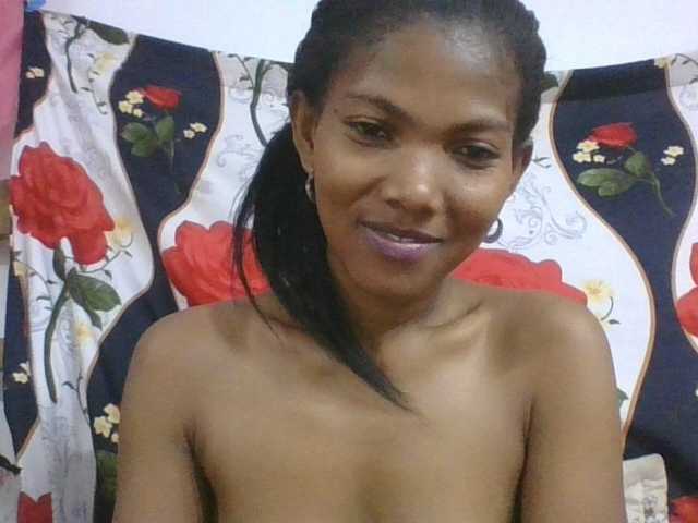 Lyah7a live cam on BongaCams