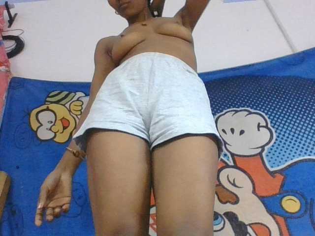 Lyah7a live cam on BongaCams