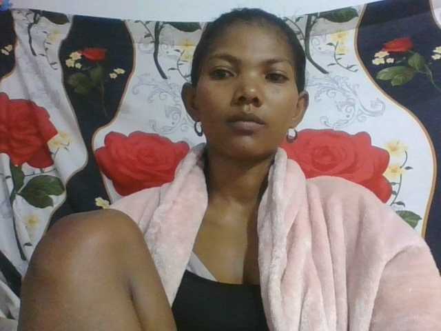 Lyah7a live cam on BongaCams