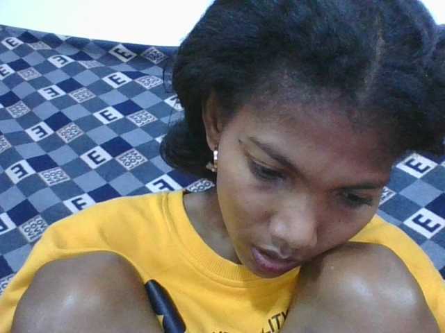 Lyah7a live cam on BongaCams