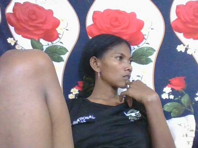 Lyah7a live cam on BongaCams