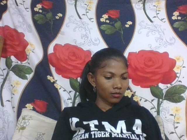 Lyah7a live cam on BongaCams