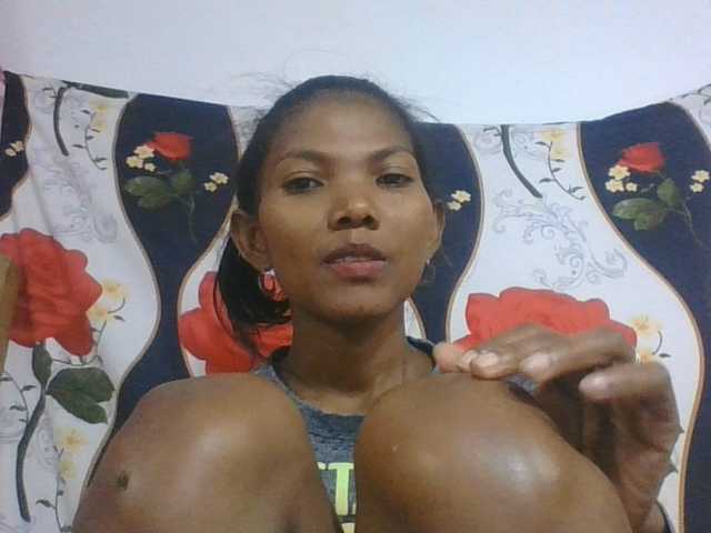 Lyah7a live cam on BongaCams