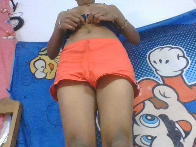 Lyah7a live cam on BongaCams