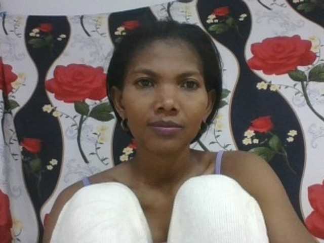 Lyah7a live cam on BongaCams