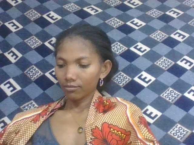 Lyah7a live cam on BongaCams