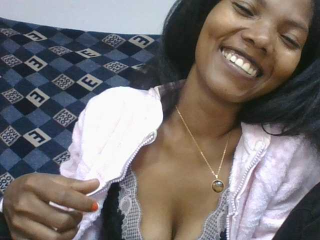 Lyah7a live cam on BongaCams