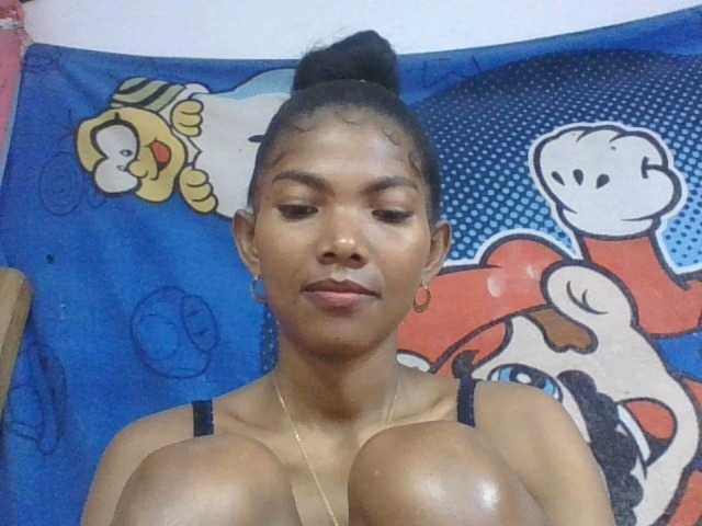 Lyah7a live cam on BongaCams