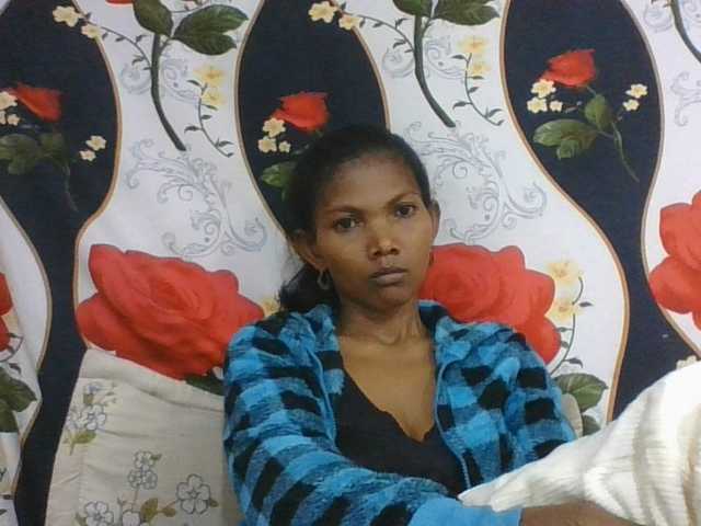 Lyah7a live cam on BongaCams