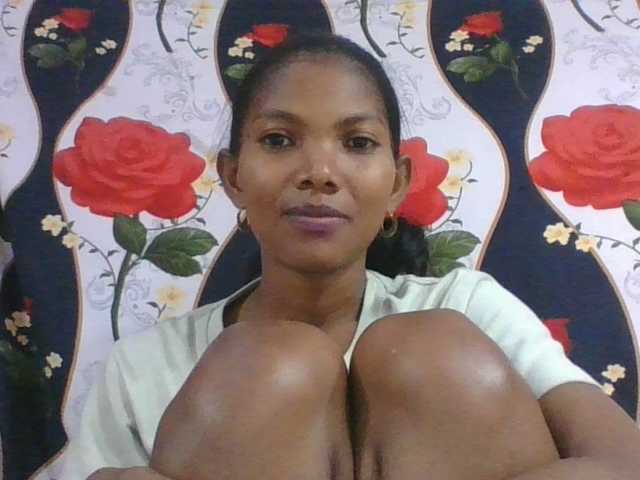 Lyah7a live cam on BongaCams