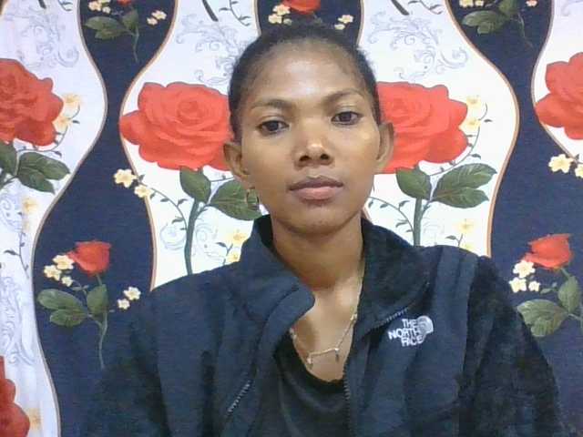 Lyah7a live cam on BongaCams