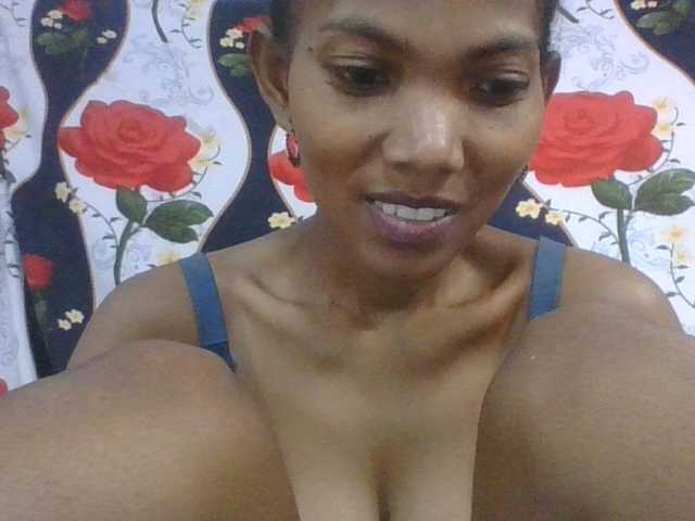 Lyah7a live cam on BongaCams
