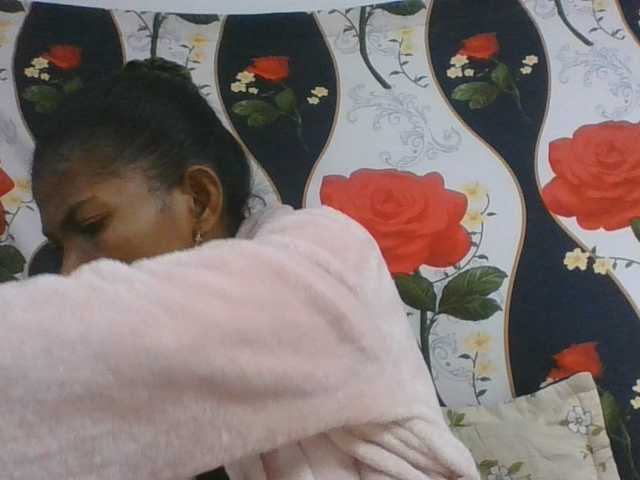 Lyah7a live cam on BongaCams