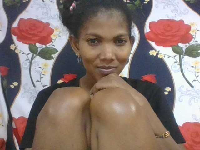 Lyah7a live cam on BongaCams