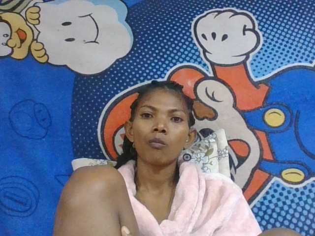 Lyah7a live cam on BongaCams
