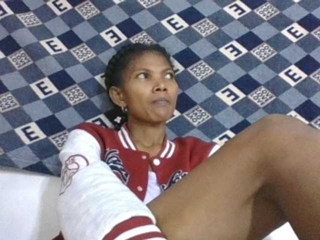 Lyah7a live cam on BongaCams