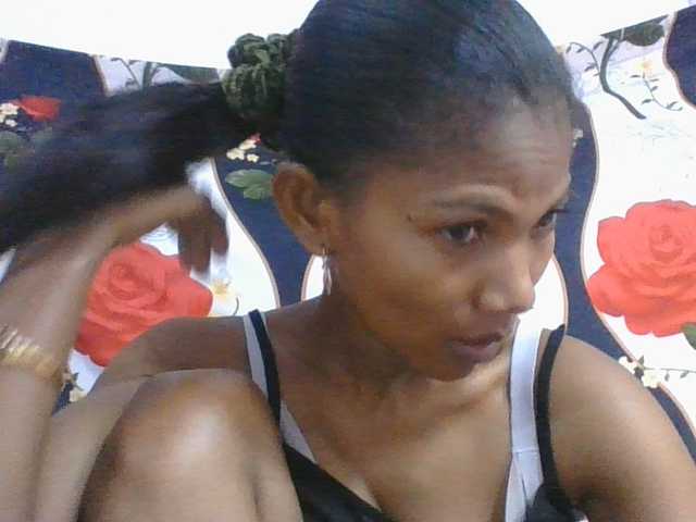 Lyah7a live cam on BongaCams