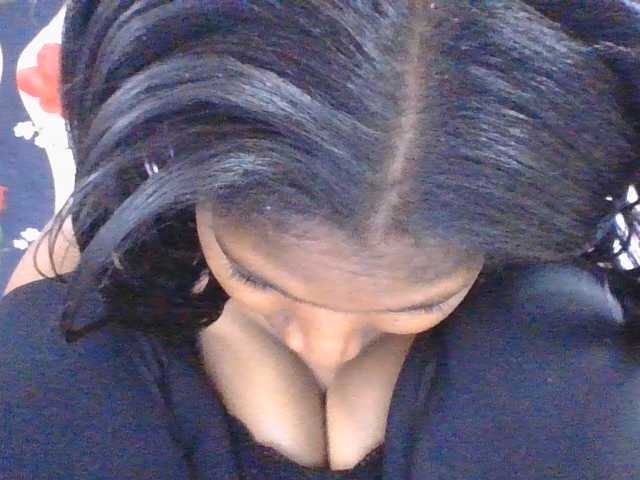 Lyah7a live cam on BongaCams
