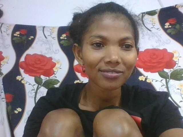 Lyah7a live cam on BongaCams