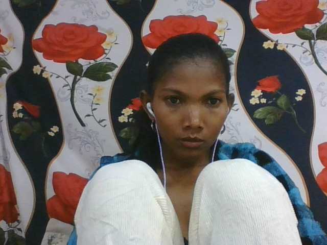 Lyah7a live cam on BongaCams
