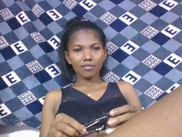 Lyah7a's BongaCams show and profile