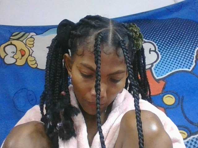 Lyah7a live cam on BongaCams