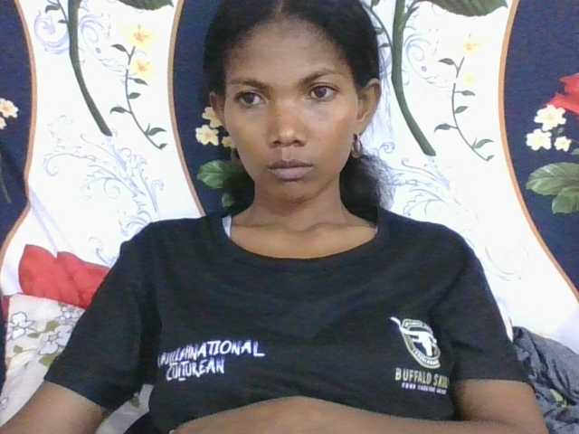 Lyah7a live cam on BongaCams
