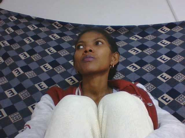 Lyah7a live cam on BongaCams