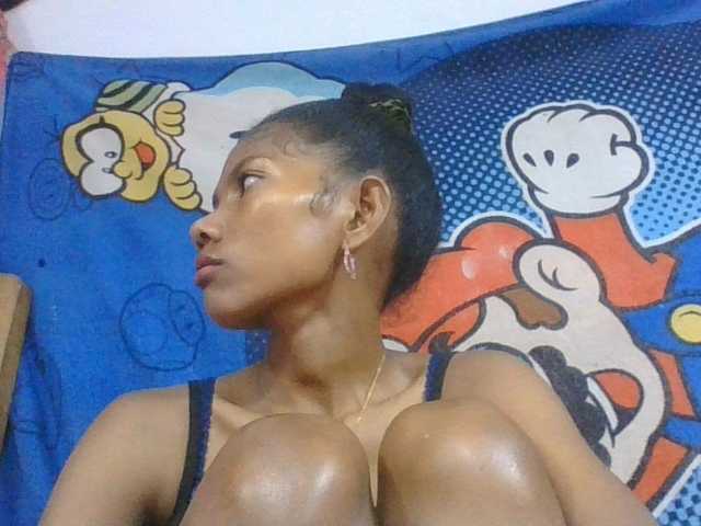Lyah7a live cam on BongaCams