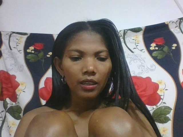 Lyah7a live cam on BongaCams