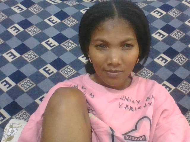 Lyah7a live cam on BongaCams
