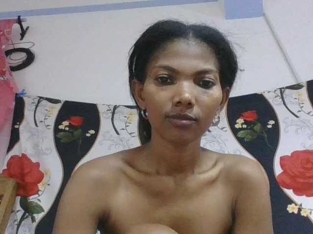 Lyah7a live cam on BongaCams