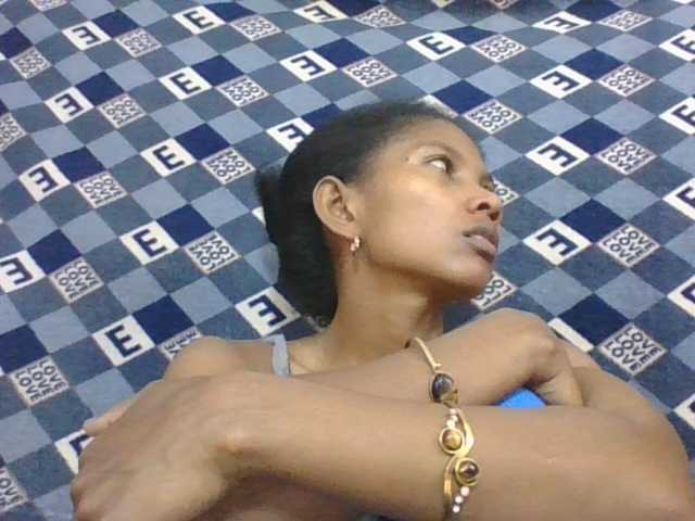 Lyah7a live cam on BongaCams