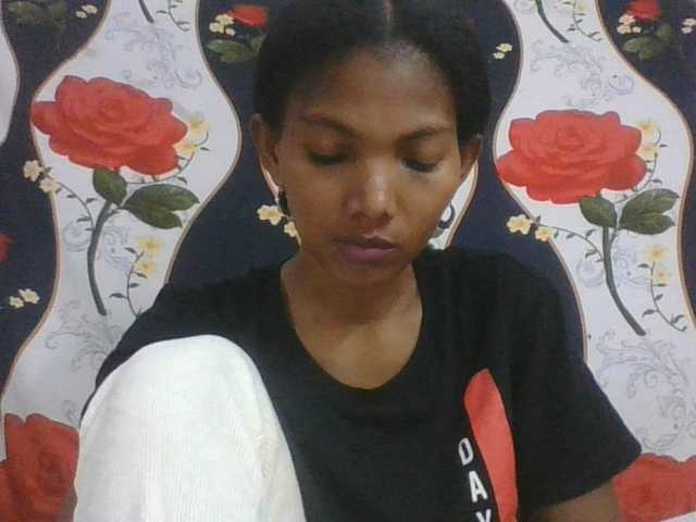 Lyah7a live cam on BongaCams