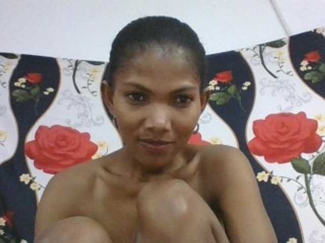 Lyah7a live cam on BongaCams