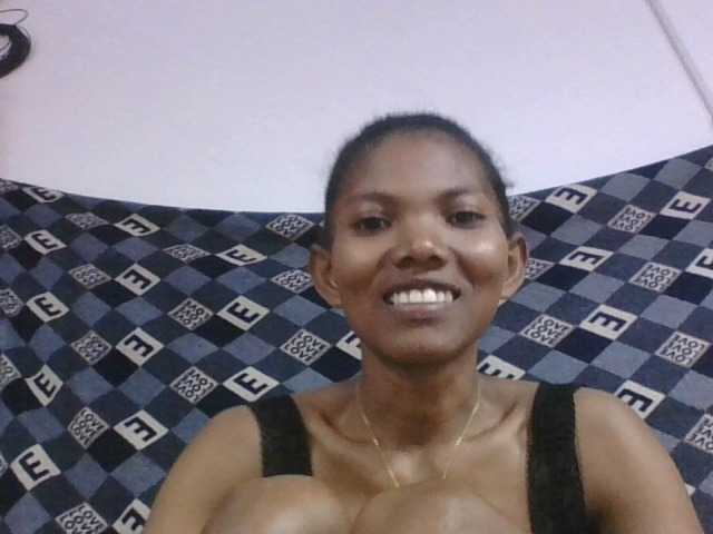 Lyah7a live cam on BongaCams