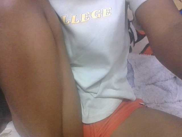 Lyah7a live cam on BongaCams