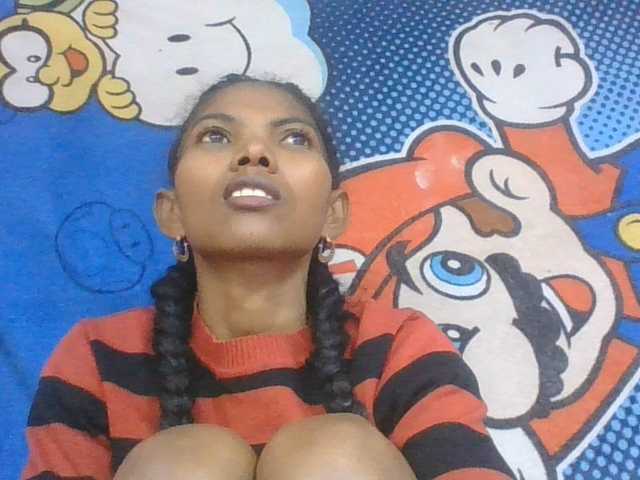 Lyah7a live cam on BongaCams