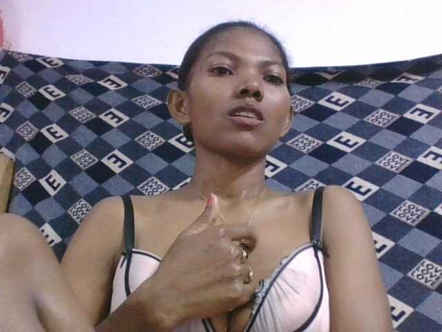 Lyah7a live cam on BongaCams